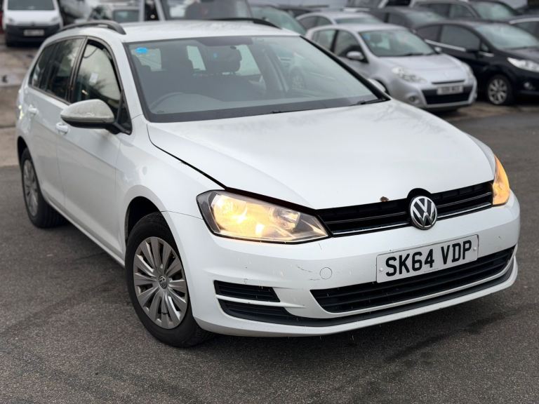 MK7 GOLF WHITE ESTATE BREAKING