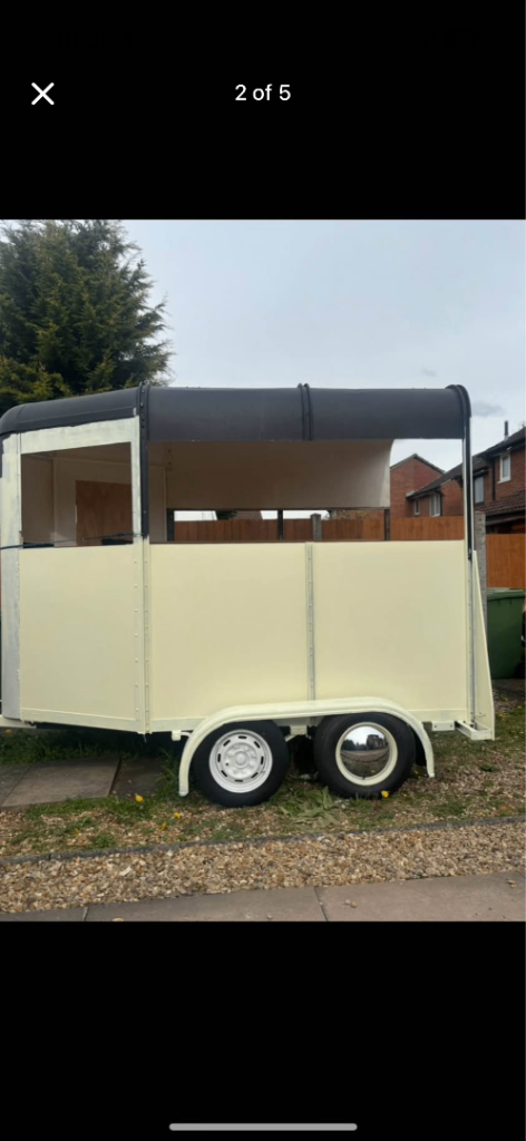 HORSE BOX CONVERSION TRAILOR - PERFECT FOR COFFEE, FOOD BAR BUSINESS 