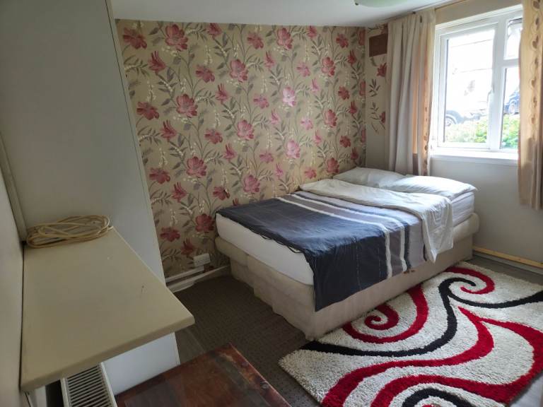 Spacious double room Edmongton/Silver Street N18 