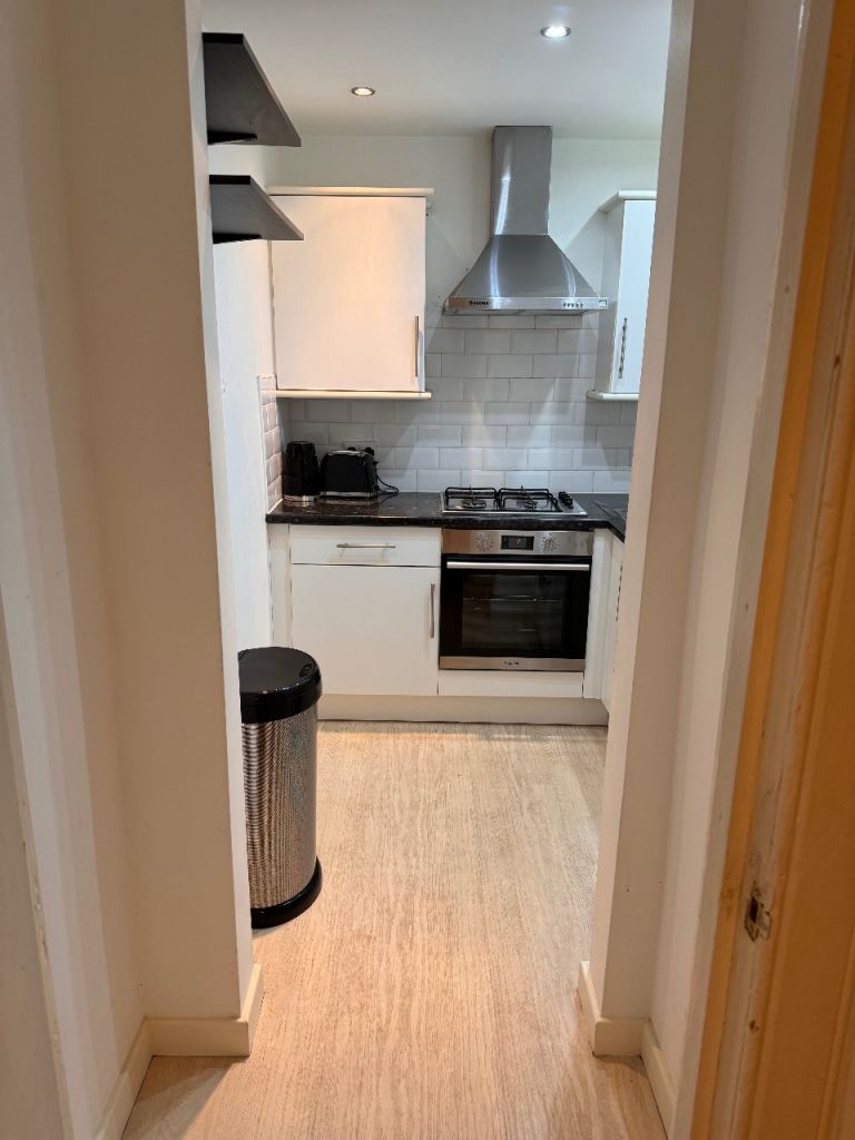 Immediately Available, 2 bed (dbl & sgl), furnished, great condition.