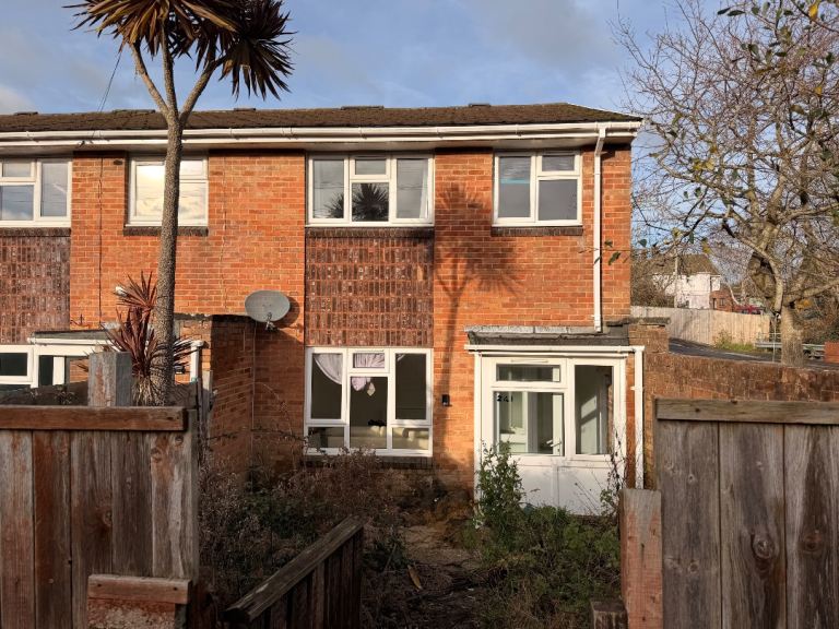 3 bedrooms house for rent