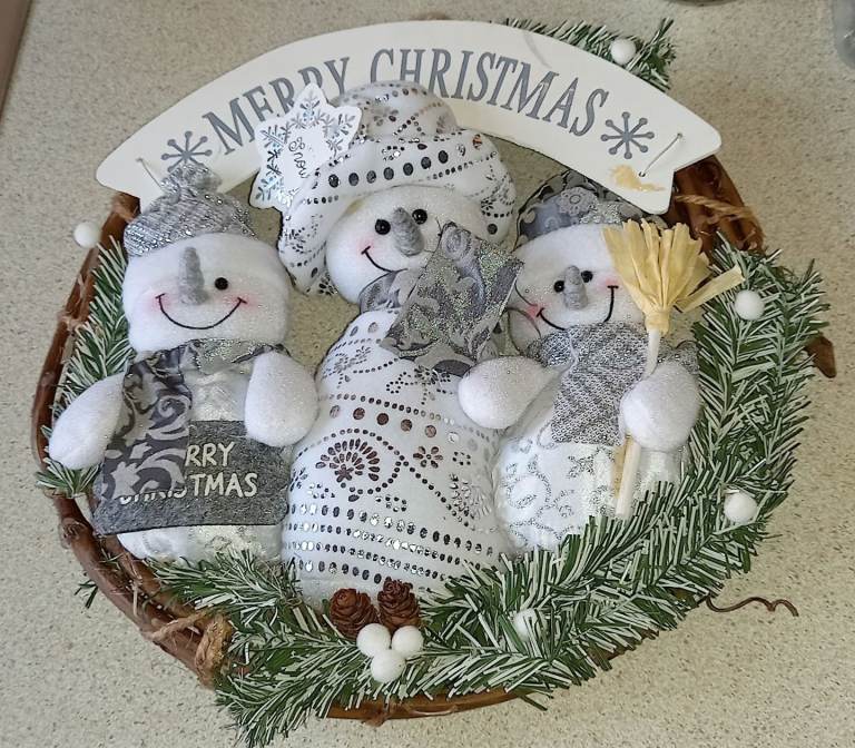 image for 1 X CHRISTMAS SNOWMAN WREATH
