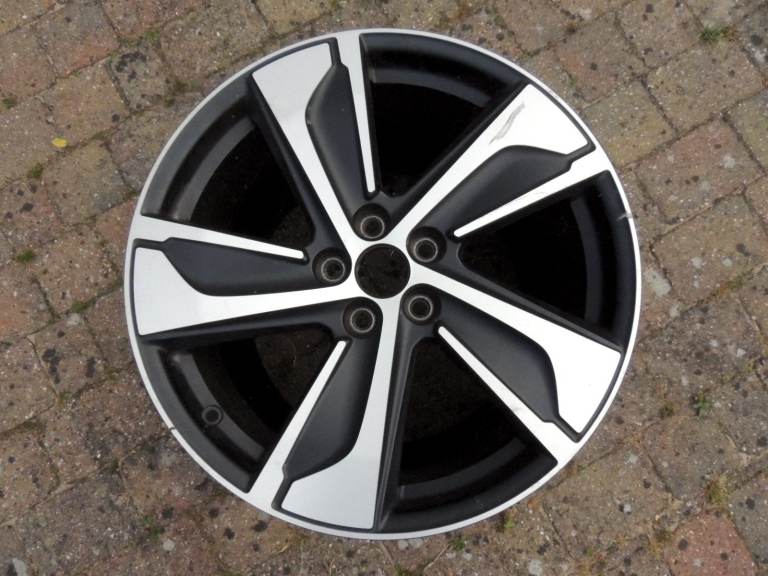 REDUCED Ford Puma 19" alloy wheel (1 of 2) 5*108 Uniroyal 235/35/19 courier ST RS focus mondeo