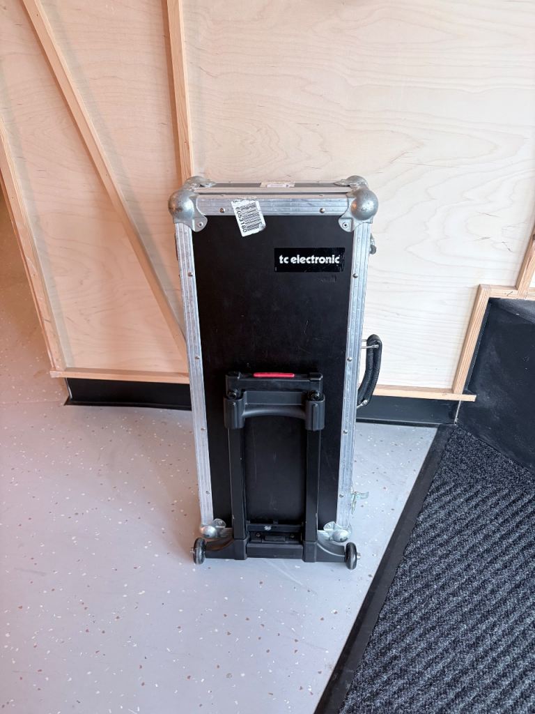 Behringer Deep Mind 6 Flightcase Hard Case with Wheels