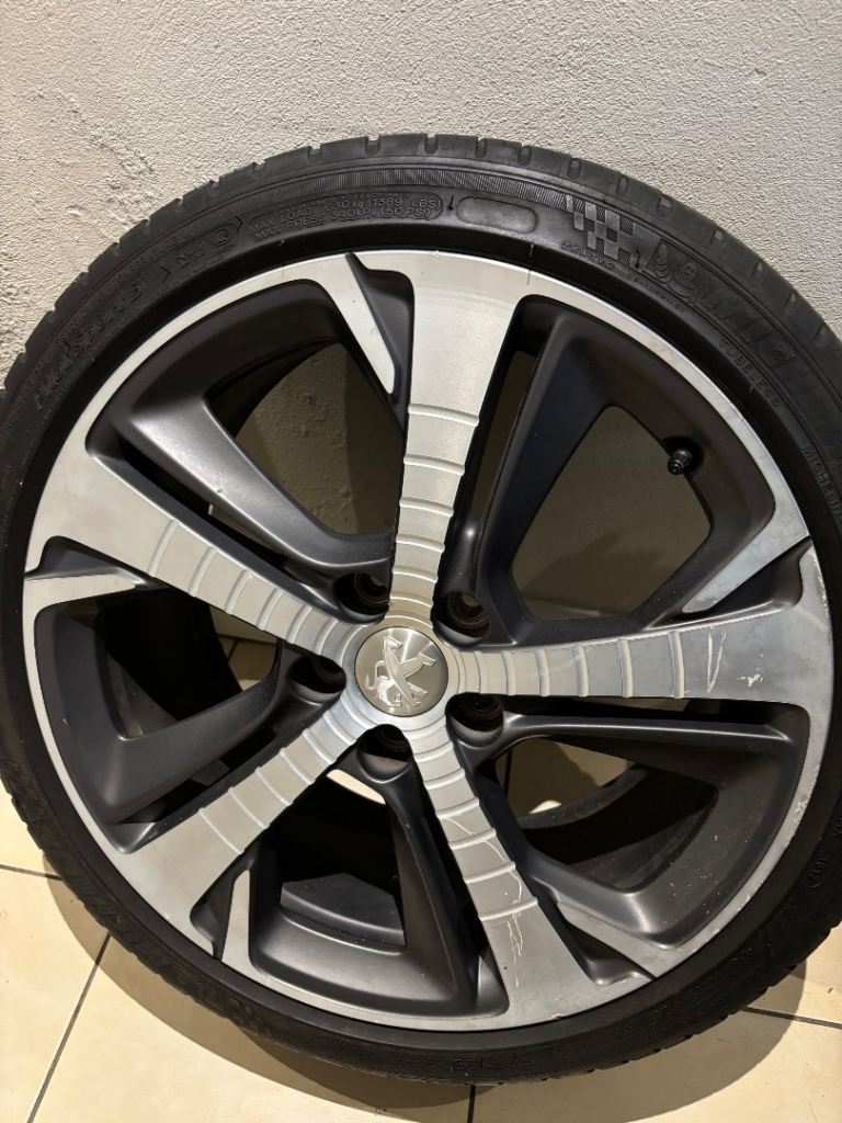 Peugeot 108 wheel 