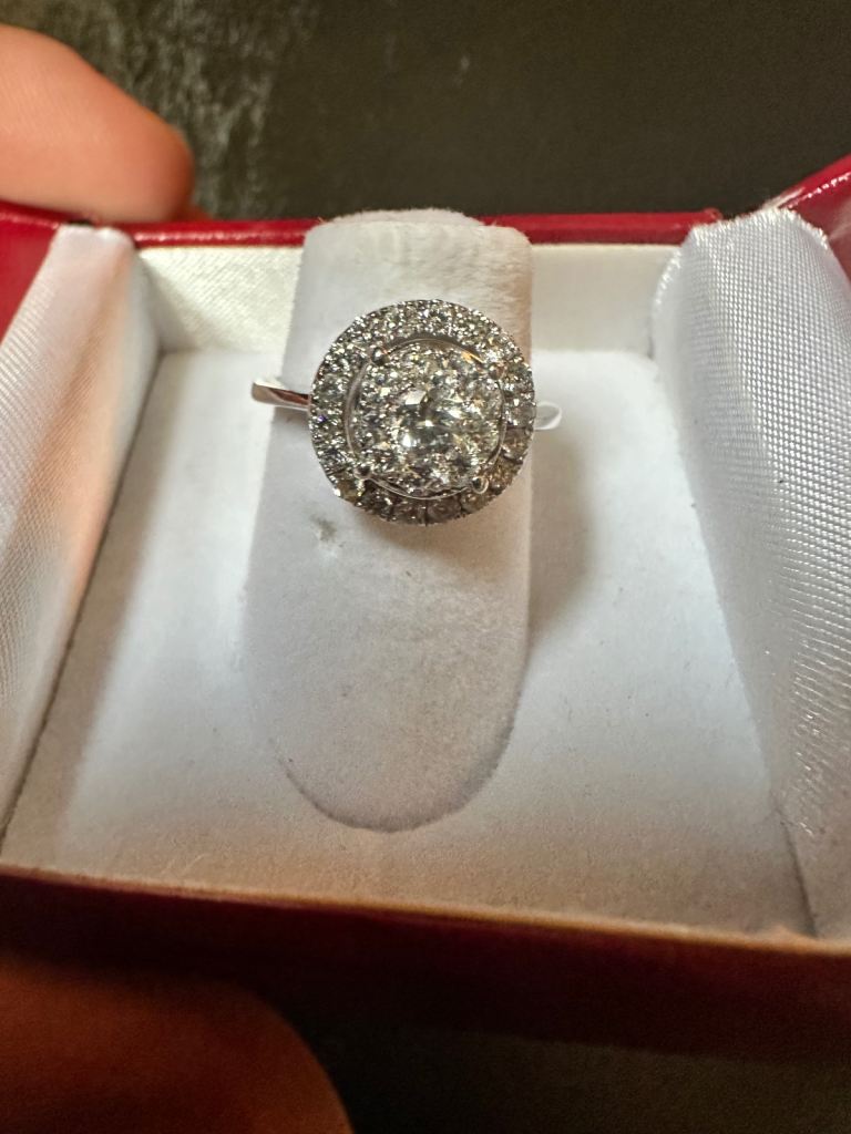 18ct white gold diamond set round halo cluster ring