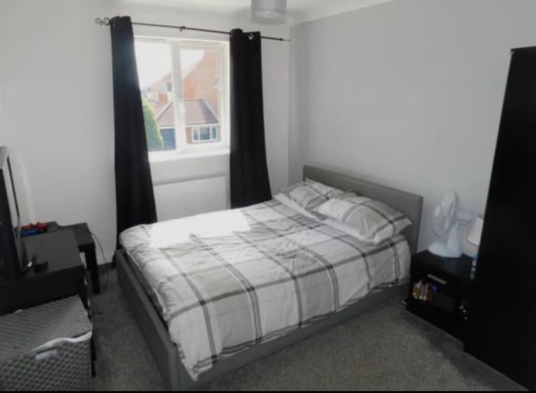 Students/Professionals rooms available for rent in Eltham.