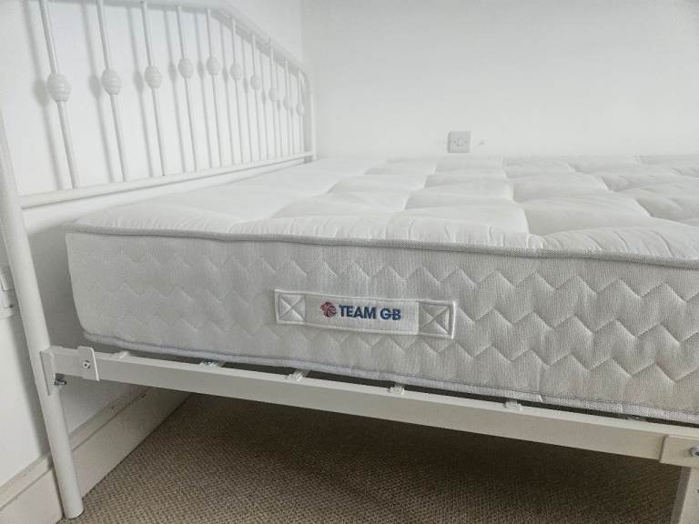 Dreams 'Maidstone' King Mattress & Frame