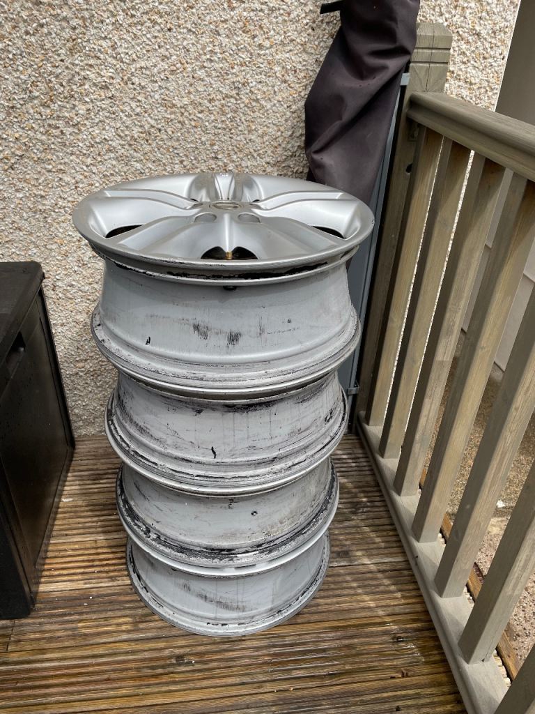 17 inch Alloy wheels from Nissan