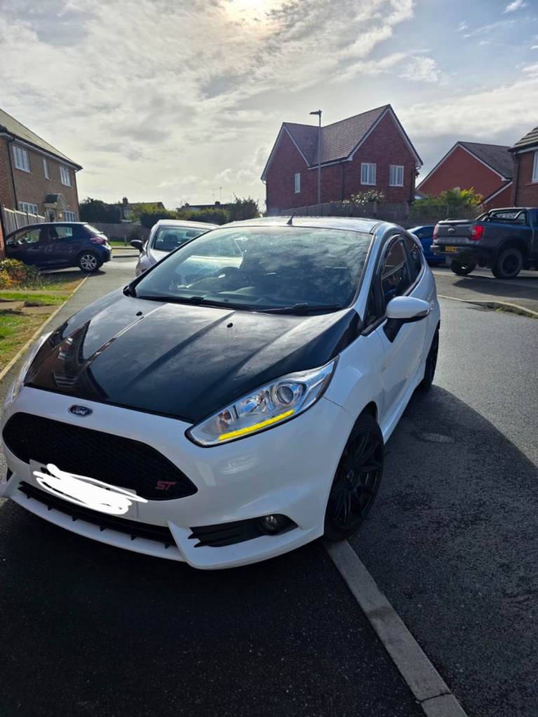 Ford, FIESTA, Hatchback, 2015, Manual, 1596 (cc), 3 doors