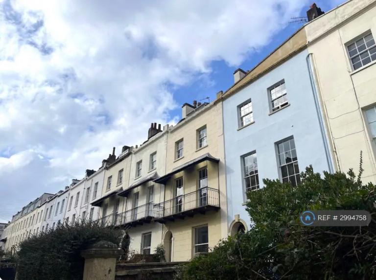1 bedroom flat in Garden Meridian Place, Bristol, BS8 (1 bed) (#2994758)