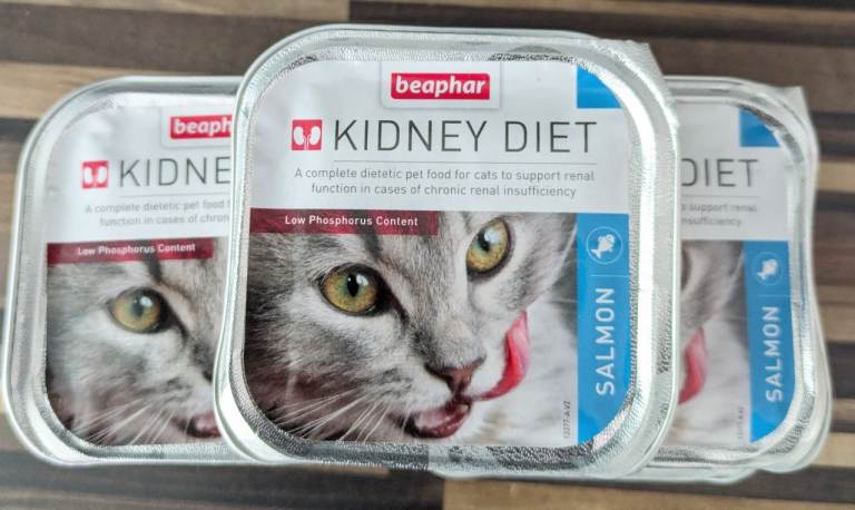 Brand New - 7 x 100g Beaphar kidney food trays (Salmon flavour)
