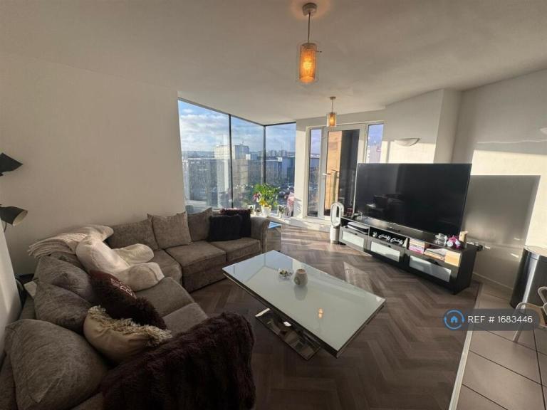 2 bedroom flat in The Gatehaus, Bradford, BD1 (2 bed) (#1683446)