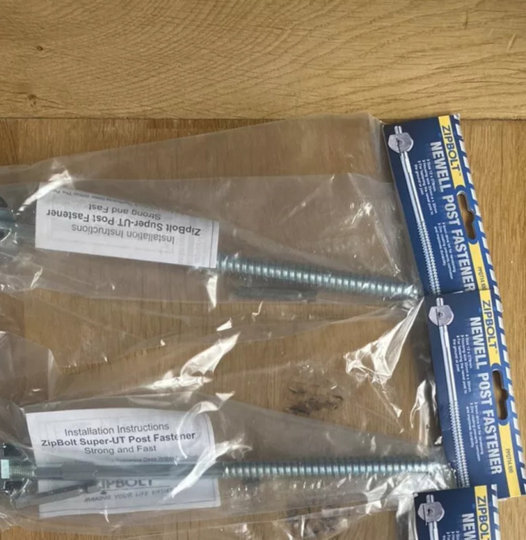 Stair newel post fixing kit