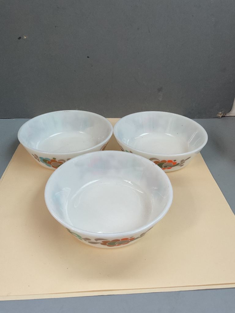 3 Vintage J&J Pyrex Carnaby Tempo Bowls