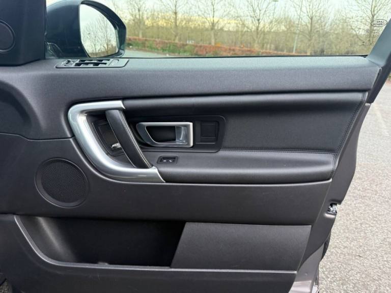 2017 Land Rover Discovery Sport 2.0 TD4 HSE SUV 5dr Diesel Auto 4WD Euro 6 (s/s) (180 ps) ESTATE ...