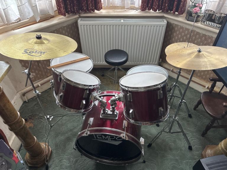 Tempo by Dixon Drum kit with stool