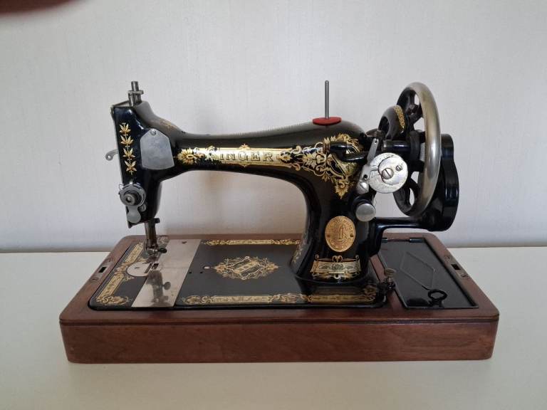 Vintage Singer Hand Crank Sewing Machine 