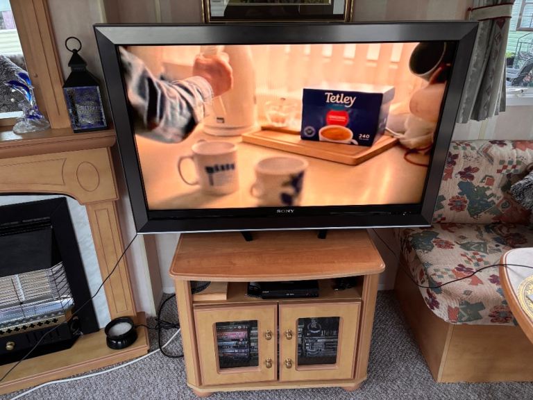 SONY T V 40ins SCREEN + CABINET £110 T V ITS SELF £80