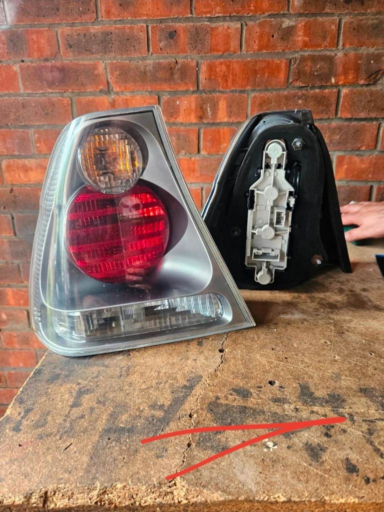 Bmw 318ti e46 2002 compact rear light units
