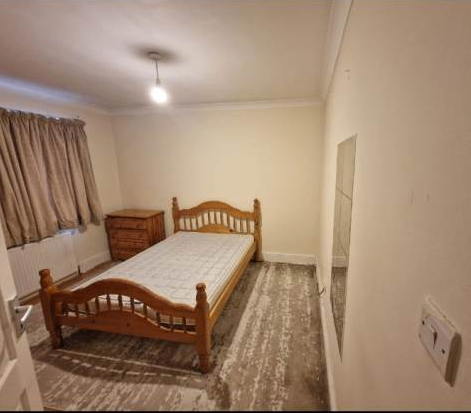 Spacious & Cosy Double Room For Rent AT IG1 2QG
