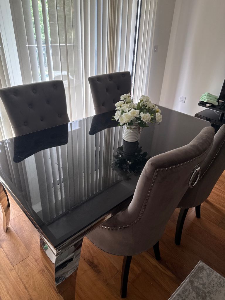 Luxury dining table & 4 velvet chairs