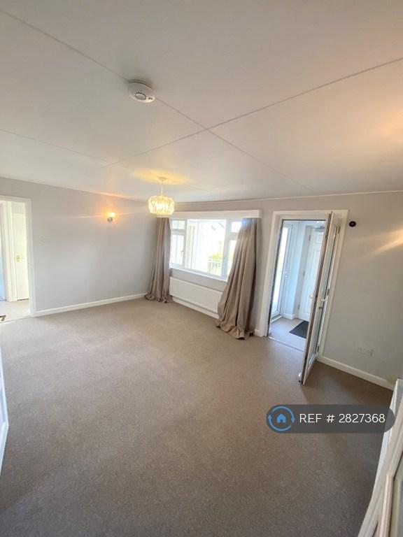 2 bedroom flat in Francis Court, Barrack Road, Exeter, EX2 (2 bed) (#2827368)