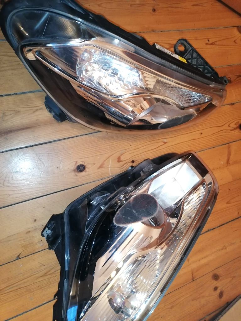 Genuine Nissan Qashqai J10 Facelift Xenon Headlights – RHD (UK) – Hella OEM – Pair