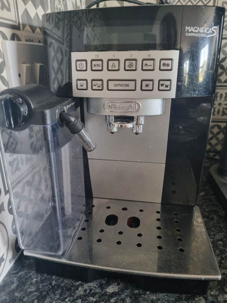 De'Longhi Magnifica S Cappuccino Machine – Good Condition