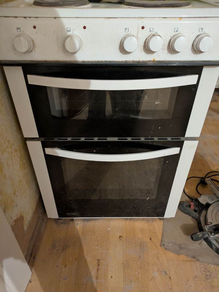 Free standing oven 