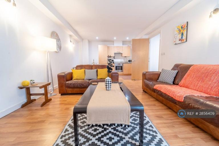 1 bedroom flat in Queens Road, Nottingham, NG2 (1 bed) (#2856409)