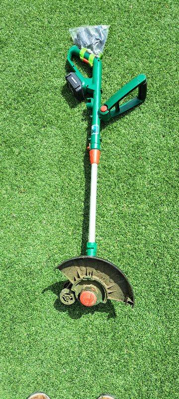 Grass strimmer