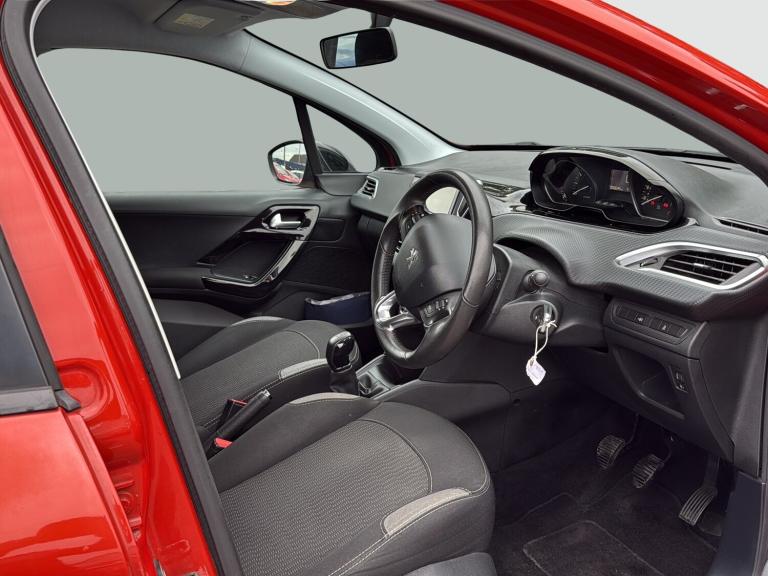 2016 Peugeot 208 1.2 PureTech XS White Hatchback 5dr Petrol Manual Euro 6 (82