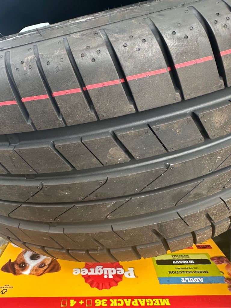 Brand new tyre 275/40/19