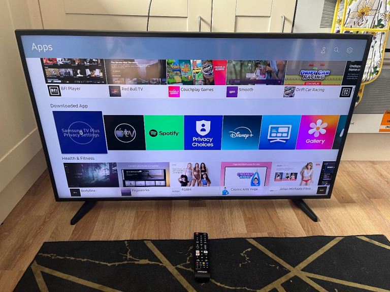 Samsung 43-inch Smart TV UE43RU7020K – Good Condition