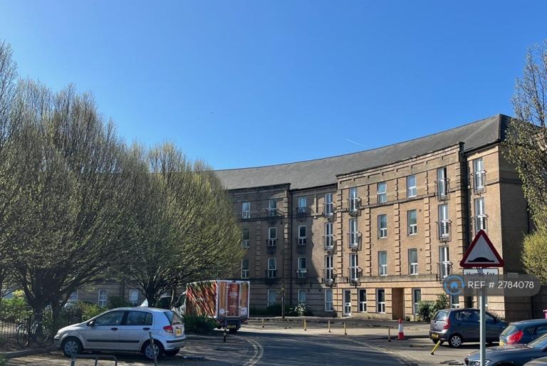 2 bedroom flat in Morrison Circus, Edinburgh, EH3 (2 bed) (#2784078)