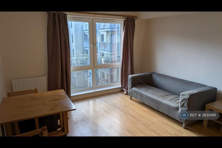 1 bedroom flat in Hawkhill Close, Edinburgh, EH7 (1 bed) (#2830661)