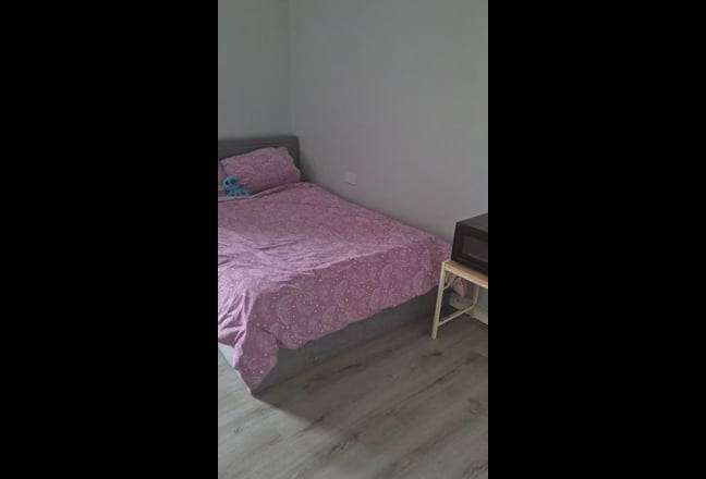 Tooting Broadway Lg Room