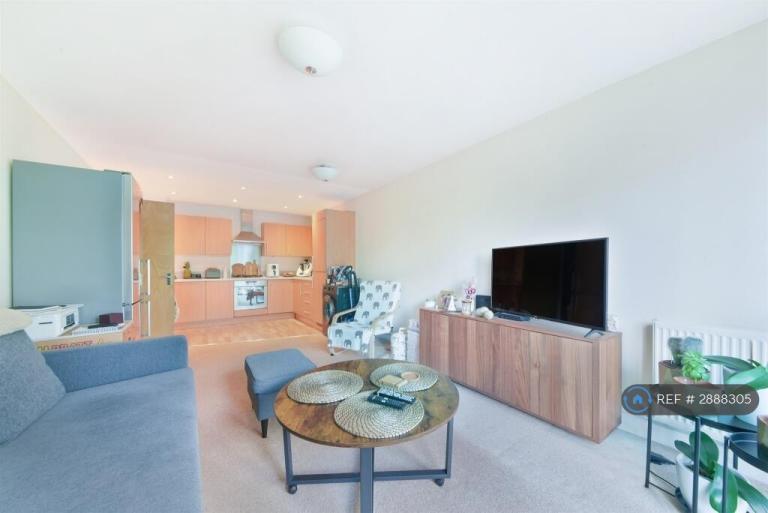 2 bedroom flat in Kendra Hall Road, Croydon, CR2 (2 bed) (#2888305)