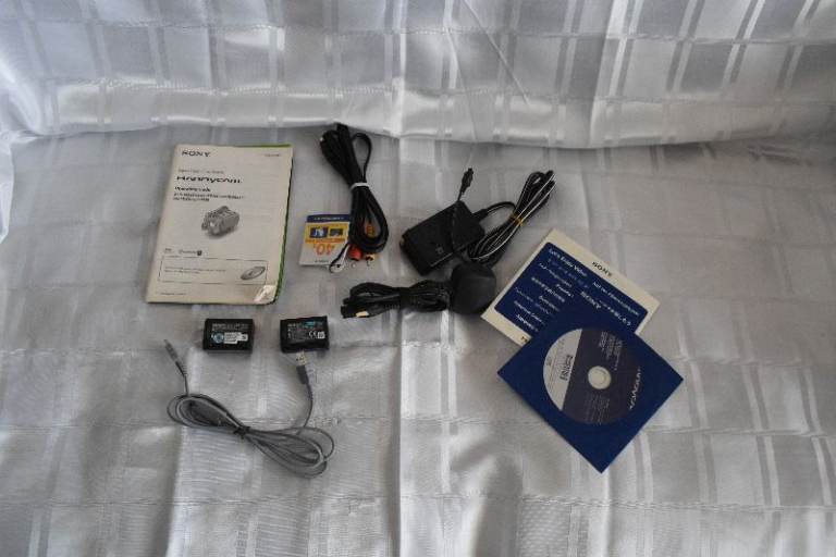 Sony Handycam batteries, cables and CDs NP-FH50 NP-FH40