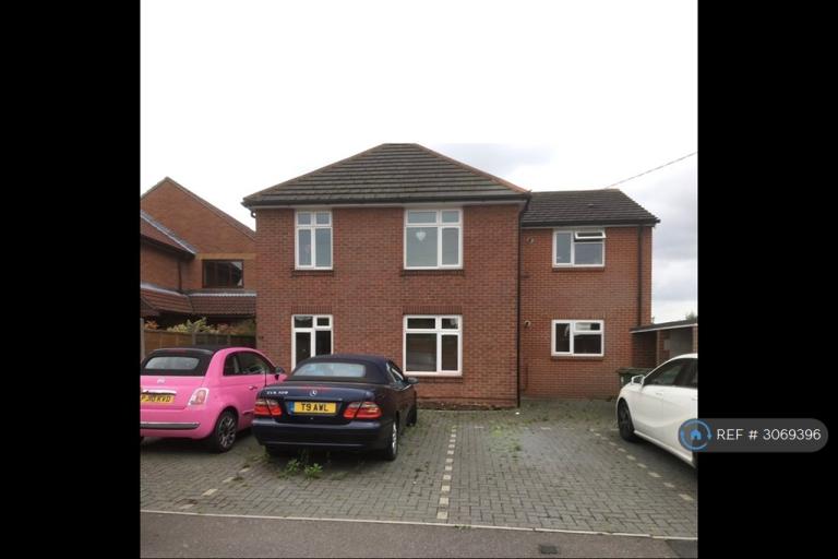 1 bedroom flat in Addison Road, Southampton, SO31 (1 bed) (#3069396)