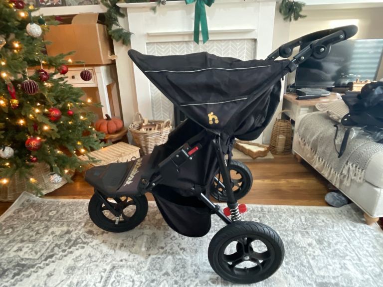 Out n about nipper 3 wheel pushchair in excellent condition & lots of accessories 