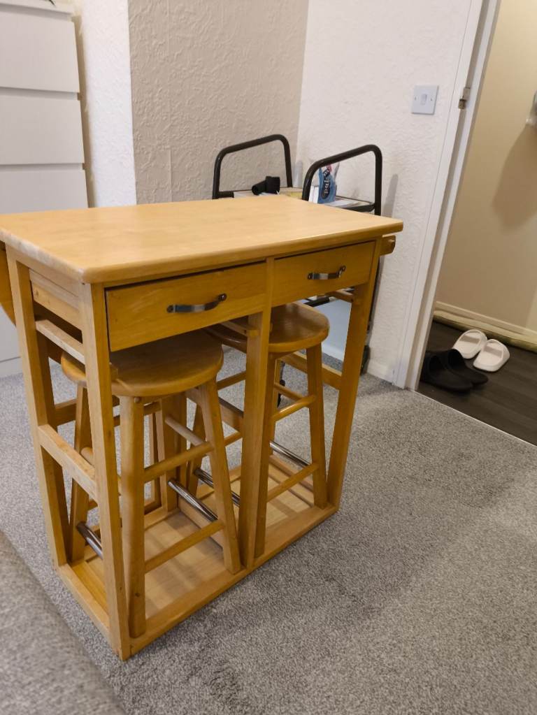 Mini Dinning Table with x2 chairs & 2x draws