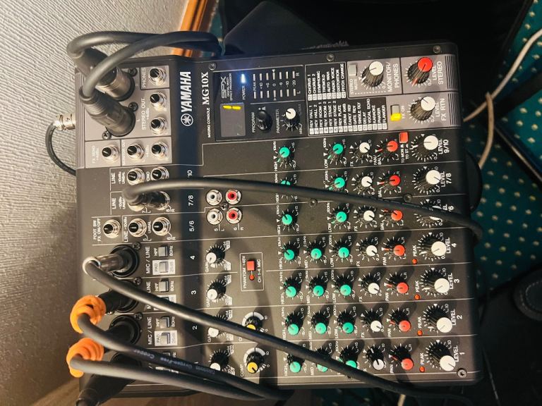 Yamaha MG 10X mixer 