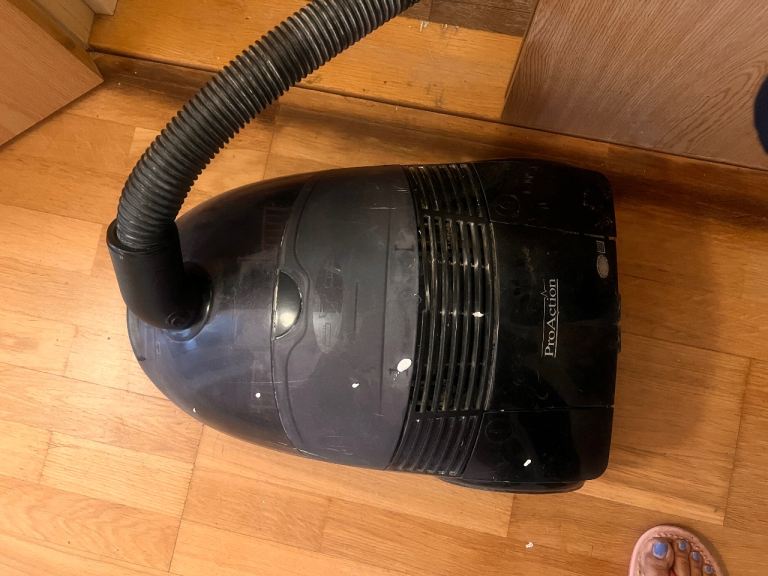 black cylinder vacuum cleaner : ProAction.