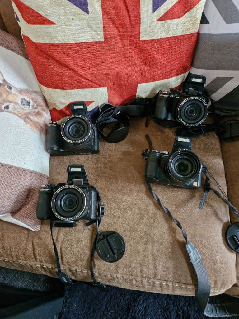 DIGITAL CAMERAS JOBLOT 