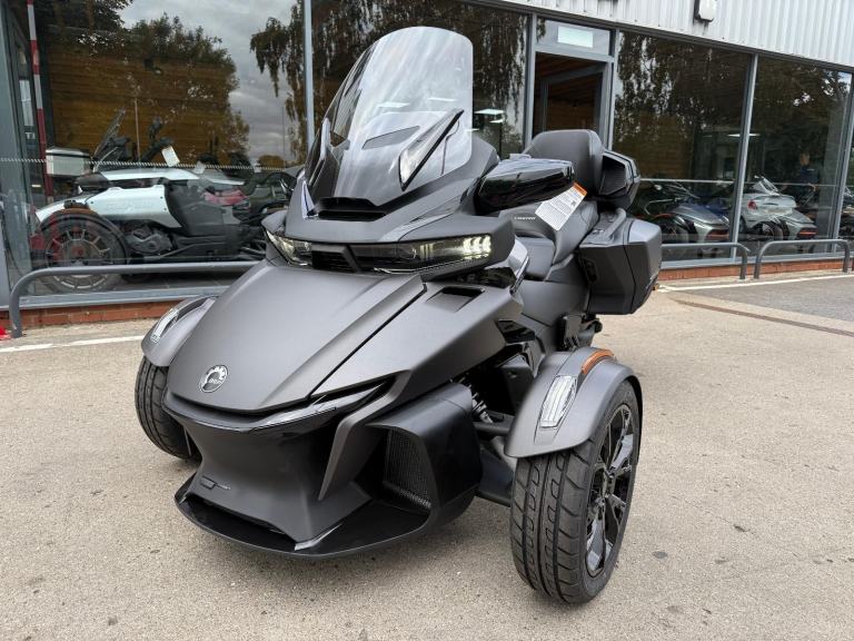 2025 Can-Am Spyder RT Limited 1330cc 6 speed semiauto trike Carbon Black