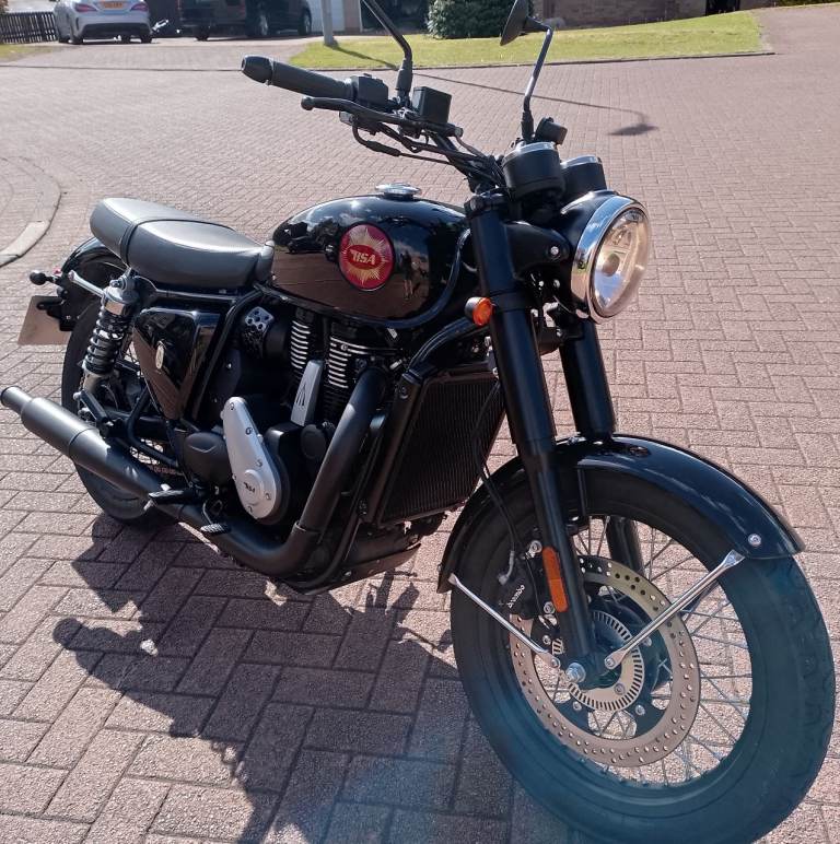 BSA Gold Star 650 Phantom Black Edition 470 Miles Triumph Royal Enfield Retro