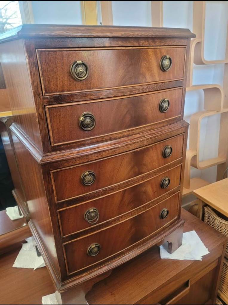 Small bow fronted chest of drawers 