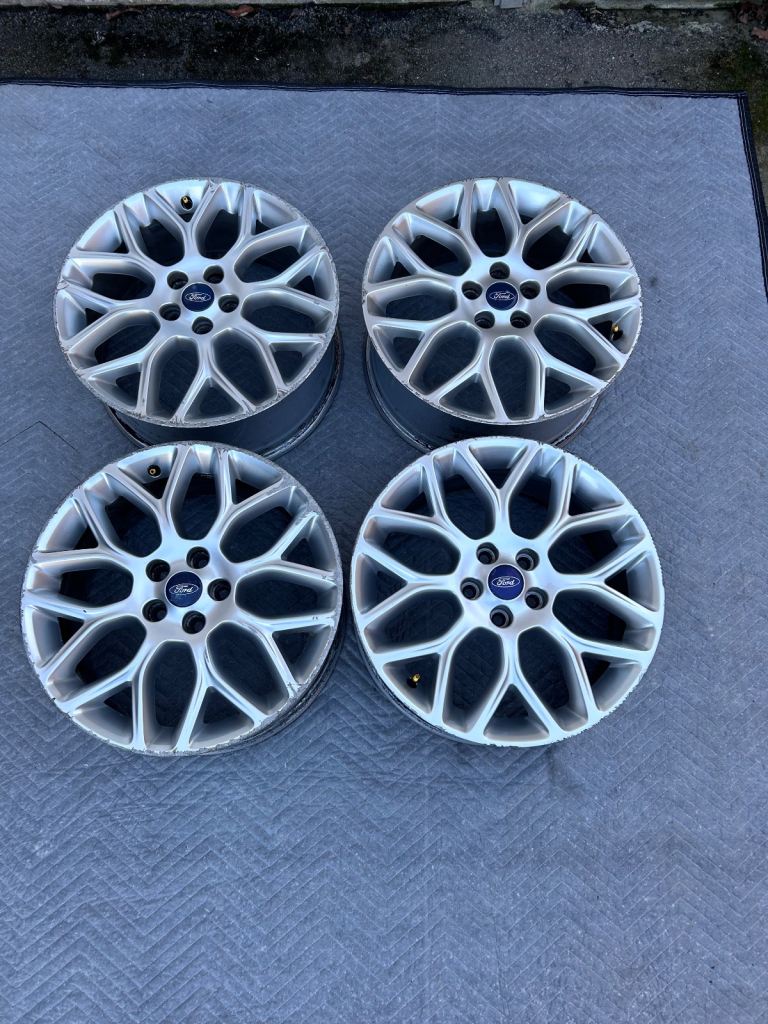 Genuine Ford 18 snowflake alloys